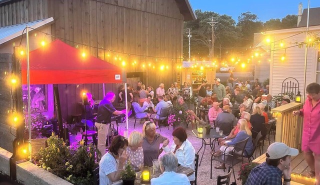 The Stagecoach Inn Bed & Breakfast and Five20 Social Stop