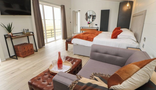 THE STANG HIDEAWAY, pet friendly, with a garden in Eppleby