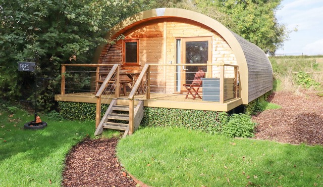 THE STAR AT LIDGATE - CABIN 2, pet friendly in Cheveley