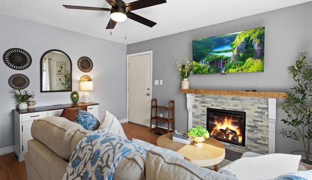 The Stark House | End-Unit Townhome | Pet Friendly
