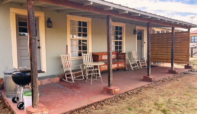The Starlight at Casa Hermosa, Gaze At Sleeping Lion Mountain From Your Porch!