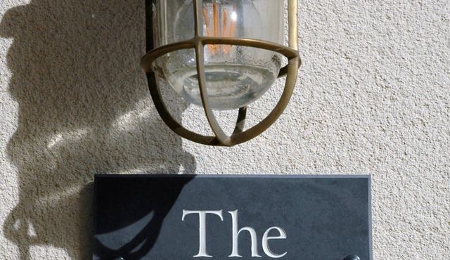 The Starting Gate - luxury studio apartment, rural location, 1m from Bruton