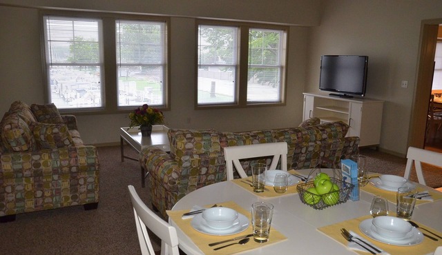 The Staterooms 2P, Newly Built, Lake View, Seasonal Heated Pool, Near State Park