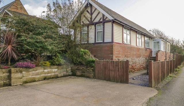 THE STATION HOUSE, pet friendly, character holiday cottage in St Bees