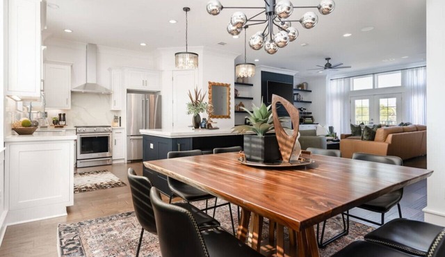 The Station: Luxurious Rustic Elegance 3 King Suites