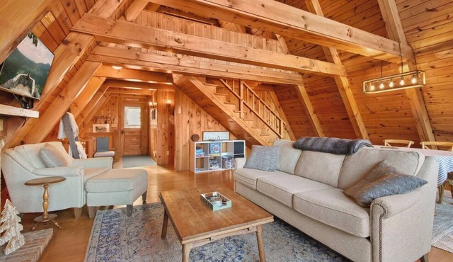 'The stAy Frame' Cozy Cabin close to downtown WJ
