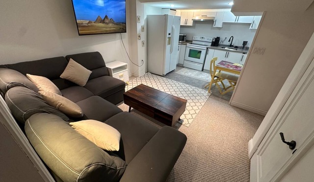 The Staycation Spot of 6ixnnCome stay in Modernised Home with all amenities
