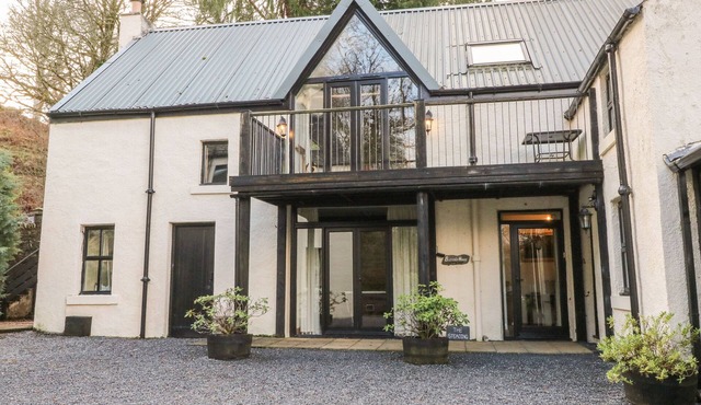 THE STEADING, family friendly, character holiday cottage in Lochawe