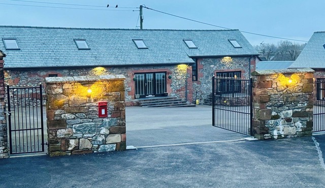 THE STEADING, pet friendly, luxury holiday cottage in Dumfries