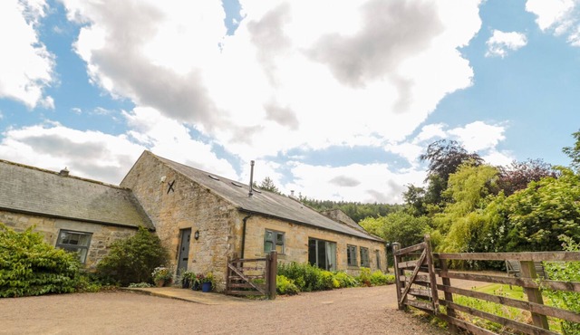 THE STEADINGS, pet friendly, character holiday cottage in Rothbury