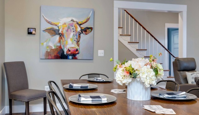The Sterling- walk to everything Luray has to offer! Chef available