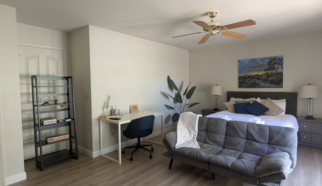 The Still Place - Cozy Room with Private Entrance