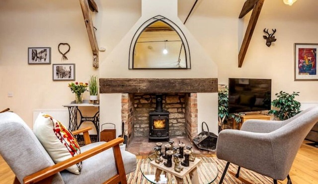 The Stocks Barn, renovated 1750’s barn in picturesque Lincolnshire cliff village