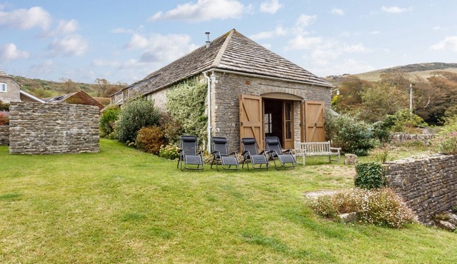 The Stone Barn - 5 bed cottage with sea views