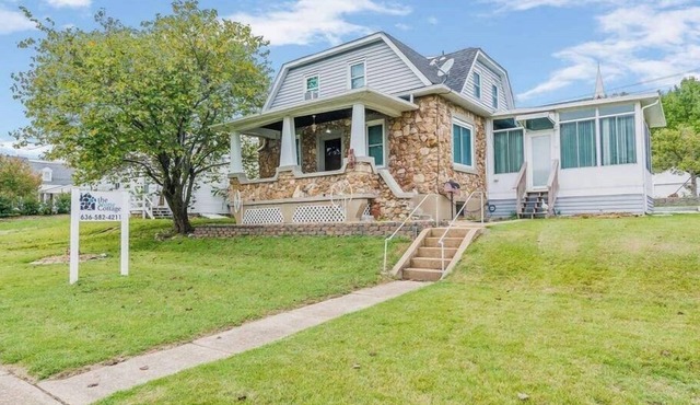 The Stone Cottage, The Stone Cottage is a beautiful, spacious 3 bedroom, 3 bath house