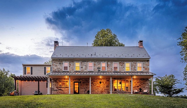 The Stone House Between the Streams