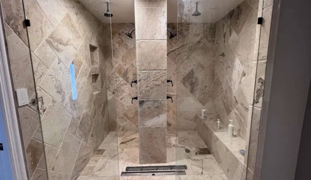 The Stone Sanctuary @ McCullough Hills Trailhead: 1/2 ACRE, Pool, Grill, Pool Table, 7 TV's, Luxury