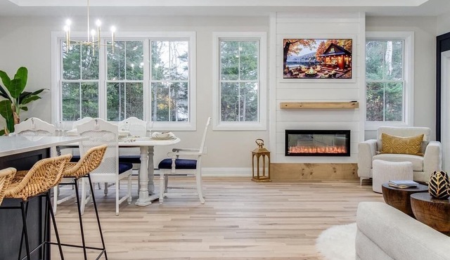 The Stonehill - Luxury Home Minutes to Fredericton