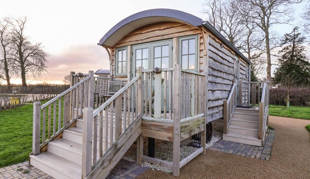 THE STORYTELLER, romantic, with a garden in Tadcaster