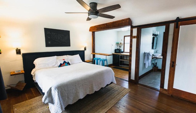 The Stranger Lodge - Pet Friendly