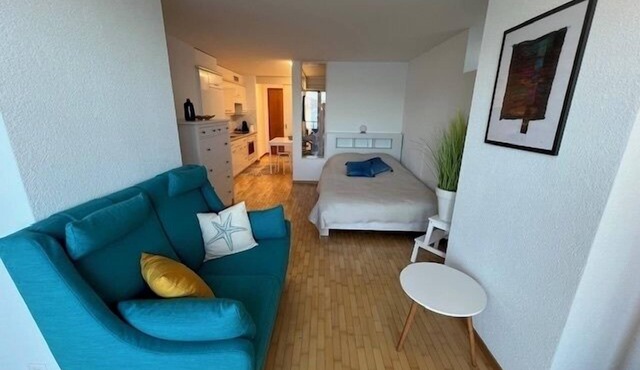 The studio is ideally located on the shores of Lake Geneva, in Saint-Gingolph. A unique location, wi