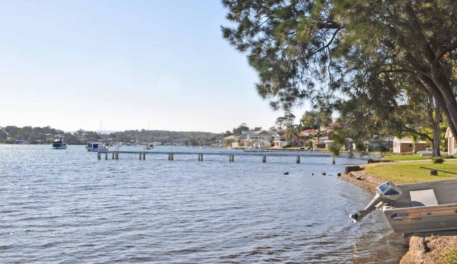The Studio on the Lake @ Fishing Point, Lake Macquarie - honestly put the line in and catch fish