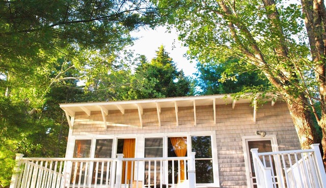 "The Studio" Sea Cottage, Perfect for Couples, Peaceful yet 16 miles to Acadia