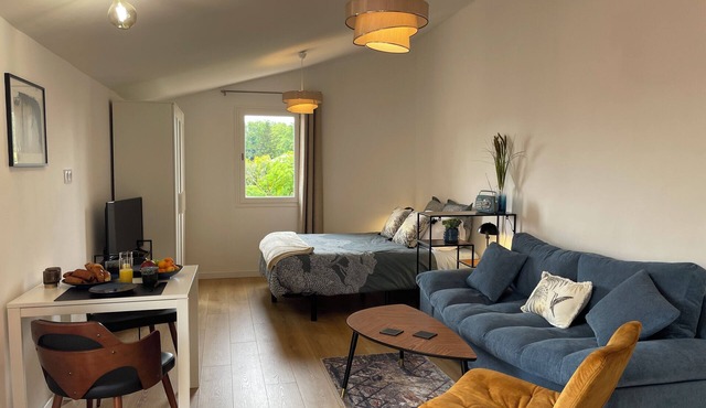 The studio with its large, unoverlooked terrace, in a quiet location with private parking