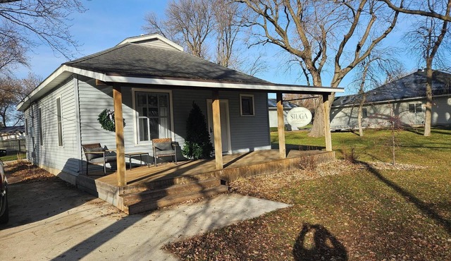 The Stuga - 2-bedroom house in lovely Slayton, located by a park.