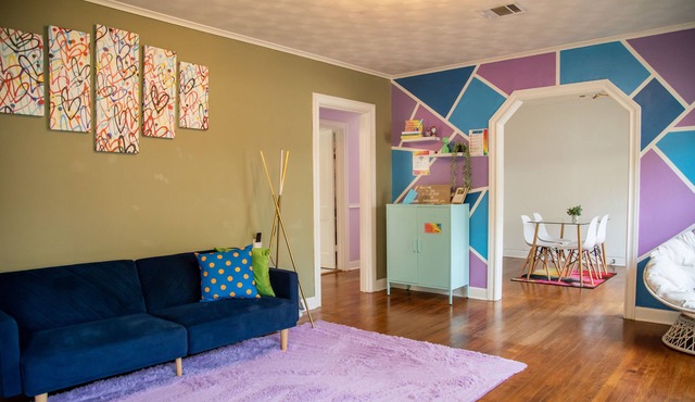 ★The Stylin’ Stop★Pet, Child, Baby Friendly★Quiet★