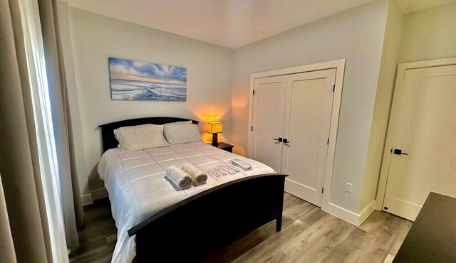 The Stylish Spot: 1BR with Free Parking