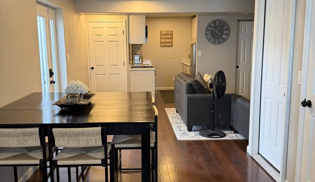 The Suburban Sanctuary: Spacious Garden Level Suite with Private Entry