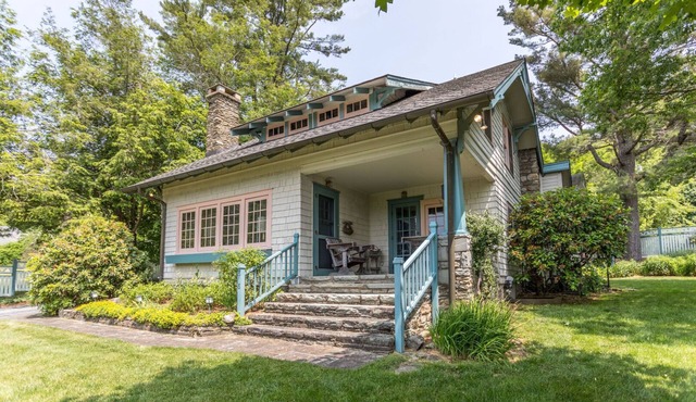 The Suddreth Cottage - Walk to Main Street Blowing Rock - Private Garden with Gazebo