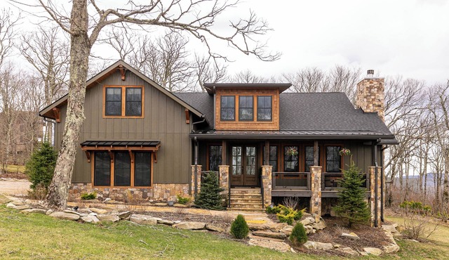 The Sugar Chalet - Luxury home on Sugar, easy access, views!