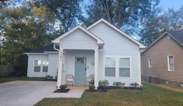 The Sugar Shack Cottage with Hot Tub