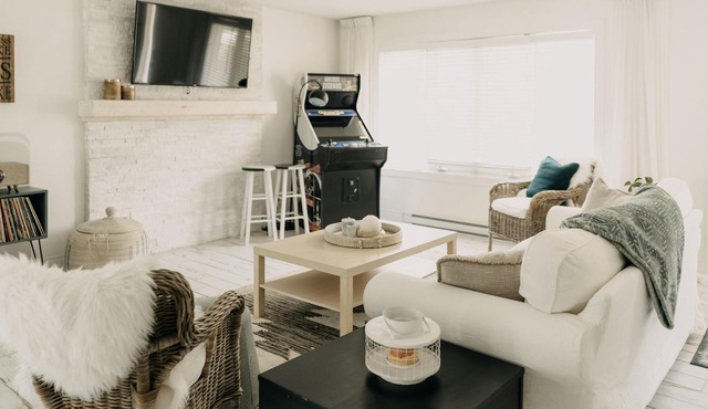 The Sugar Shack family retreat w arcade & hot tub. Walk to Main St. and Beach