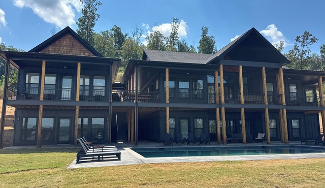 The Suite RetreatnLife is better at the lake!