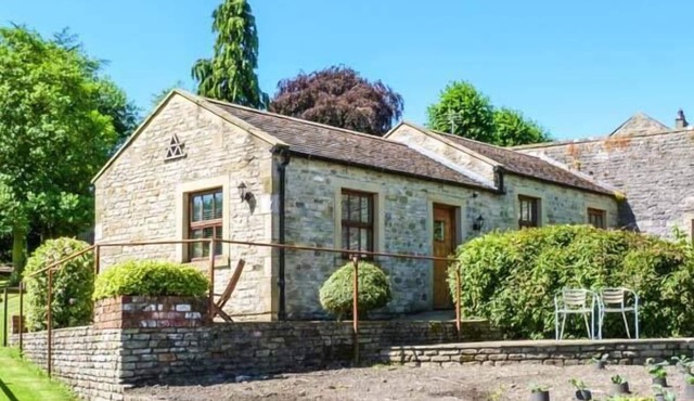 THE SUMMER PALACE, romantic, character holiday cottage in Middleham