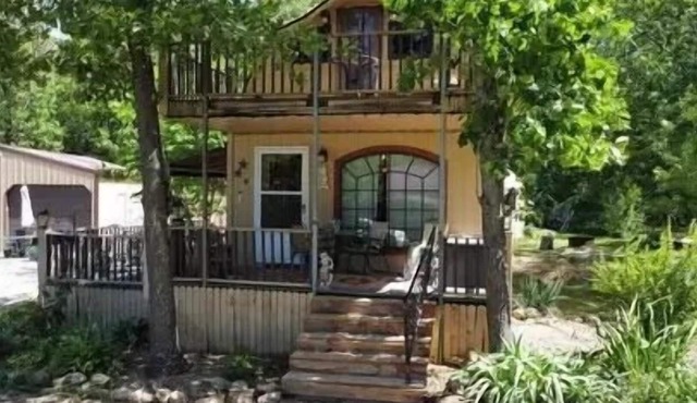 The Summer Shanty; quiet & cozy!