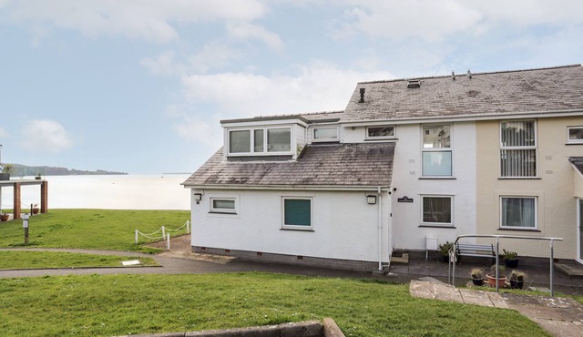 THE SUMMERHOUSE, family friendly, with a garden in Y Felinheli