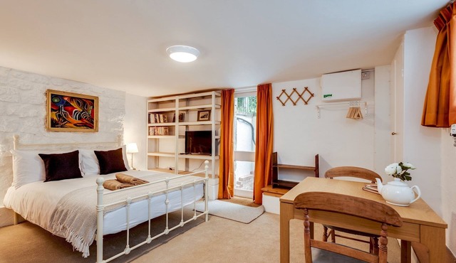 The Summertown STUDIO 1 Bedroom & Kitchenette