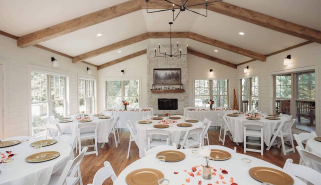 The Summit - 3 cabin getaway for 20 guests with views!