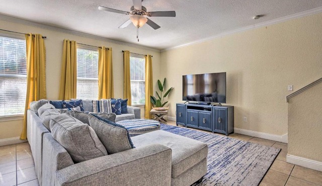 The Sun Shack with Pool Access Less Than 1 Mi to Beach!