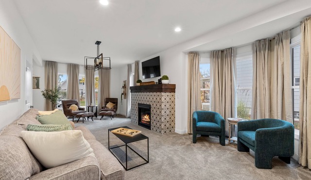 The Suncatcher- Steps to Lake Michigan. Pet Friendly & Fully Fenced