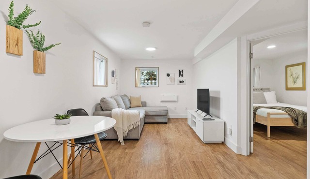 The Sunday Charming Private Suite in Calgary