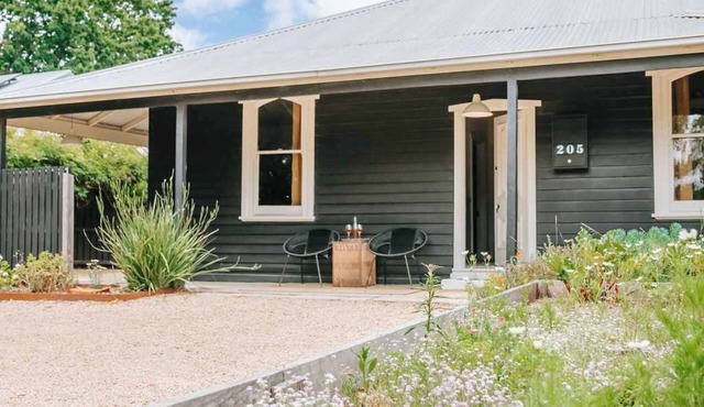 The Sunday School - Timeless Cottage, Wine Region