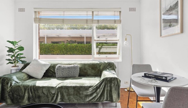 The Sunlit Fern Minutes from Dining and Coastline