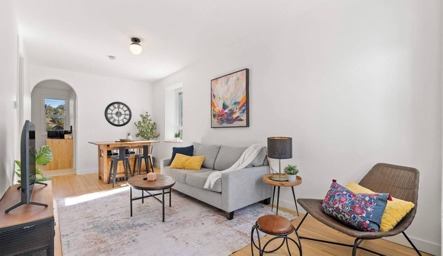 The Sunny 2 Suites 10 Pax Pet Friendly Stay!