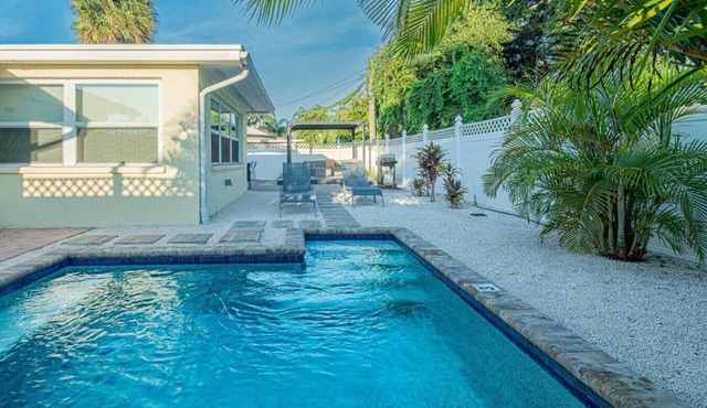 The Sunny Retreat near Siesta Key & Downtown Sarasota