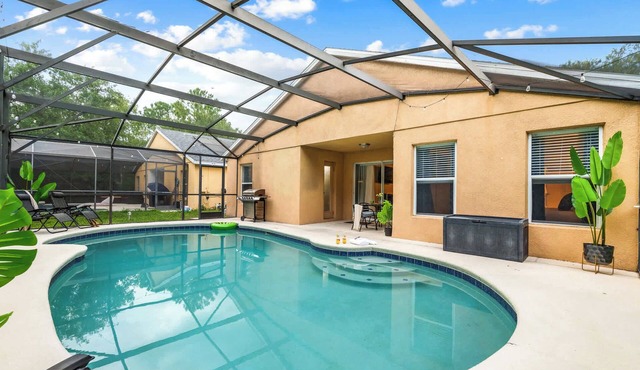 The Sunny | Theme Parks Heated Pool Grill